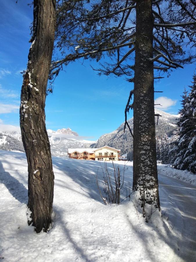 Eco-Green Fiores Agriturismo Vigo di Fassa Luaran gambar