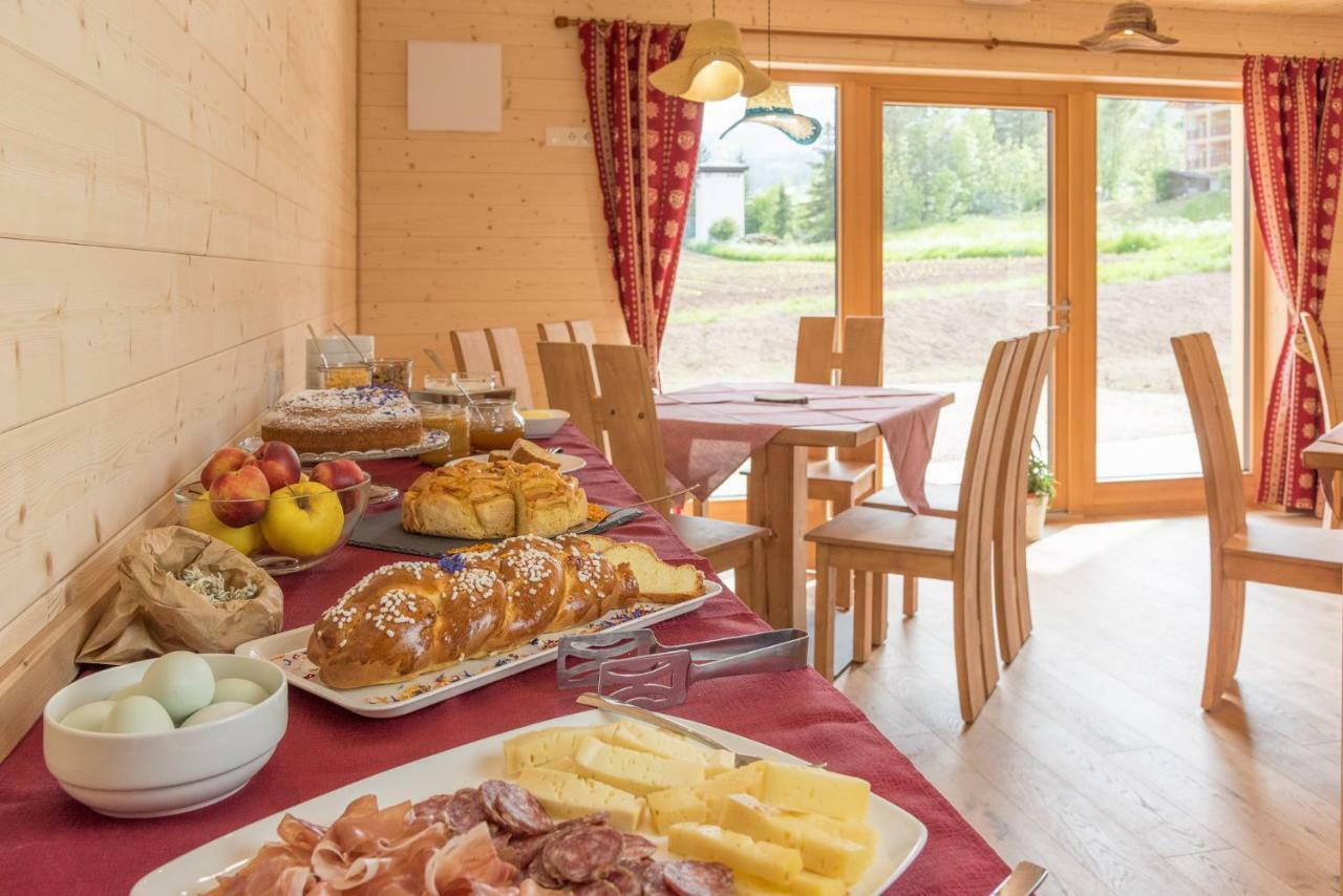 Eco-Green Fiores Agriturismo Vigo di Fassa Luaran gambar